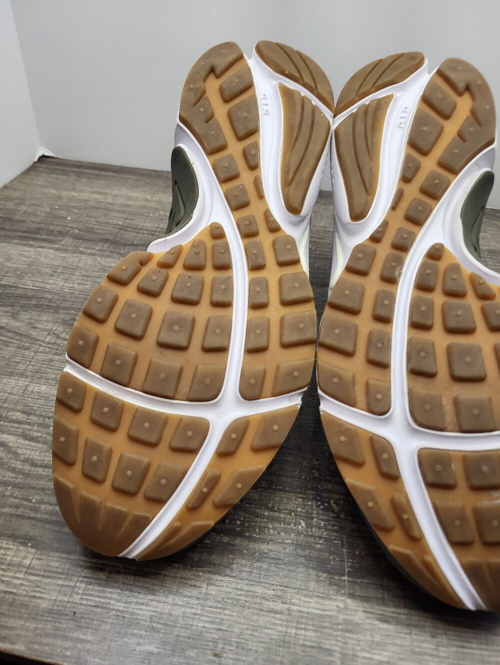 Nike Presto Essential Women Size 10 Olive Green Running Shoes Sneakers - Picture 7 of 10
